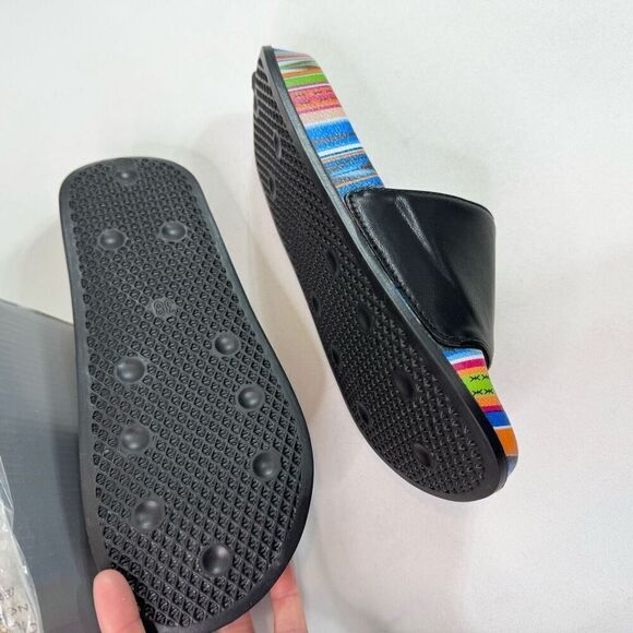 Very Volatile Sandals Womens 8 Black w/Serape Design Slides V Logo Slip On Slide - Picture 5 of 11